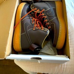 Nike Air Force 1 High 07’ new never worn size 9